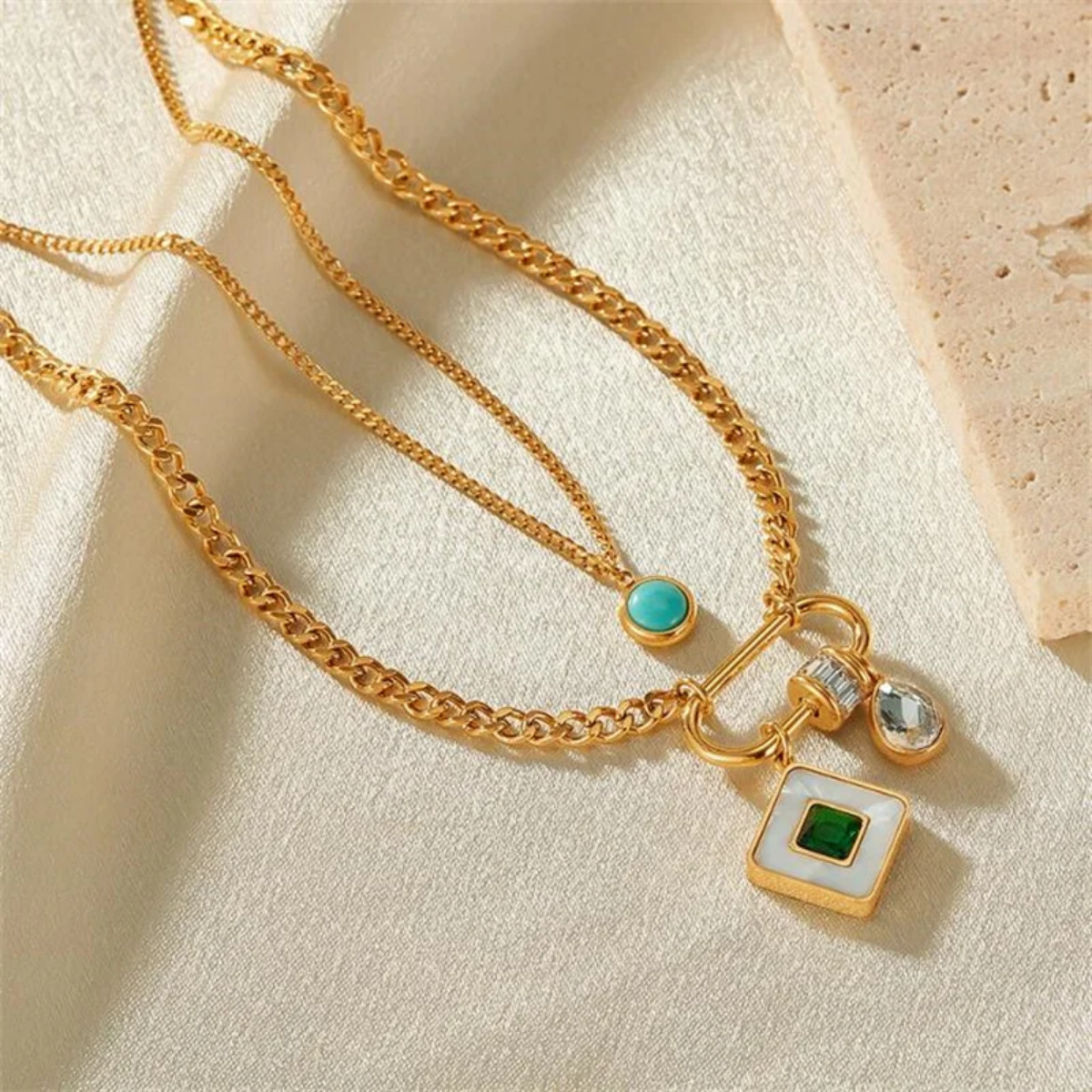 N-058 سلسلة حجر اخضر