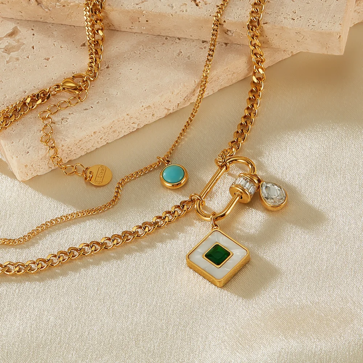 N-058 سلسلة حجر اخضر