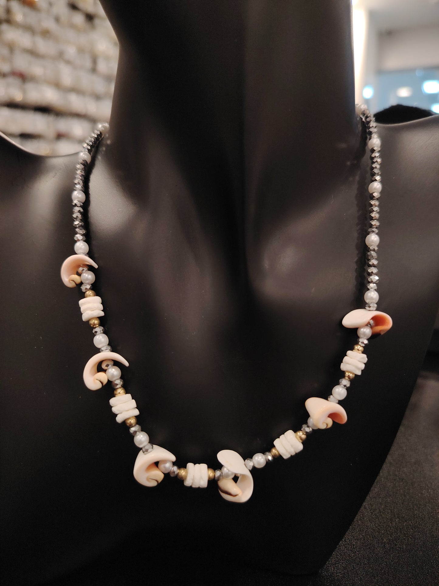 SU-019 Shell Necklace